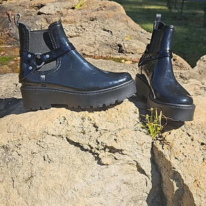 Zodiac Women's Carter Lugged Sole Slip On Booties